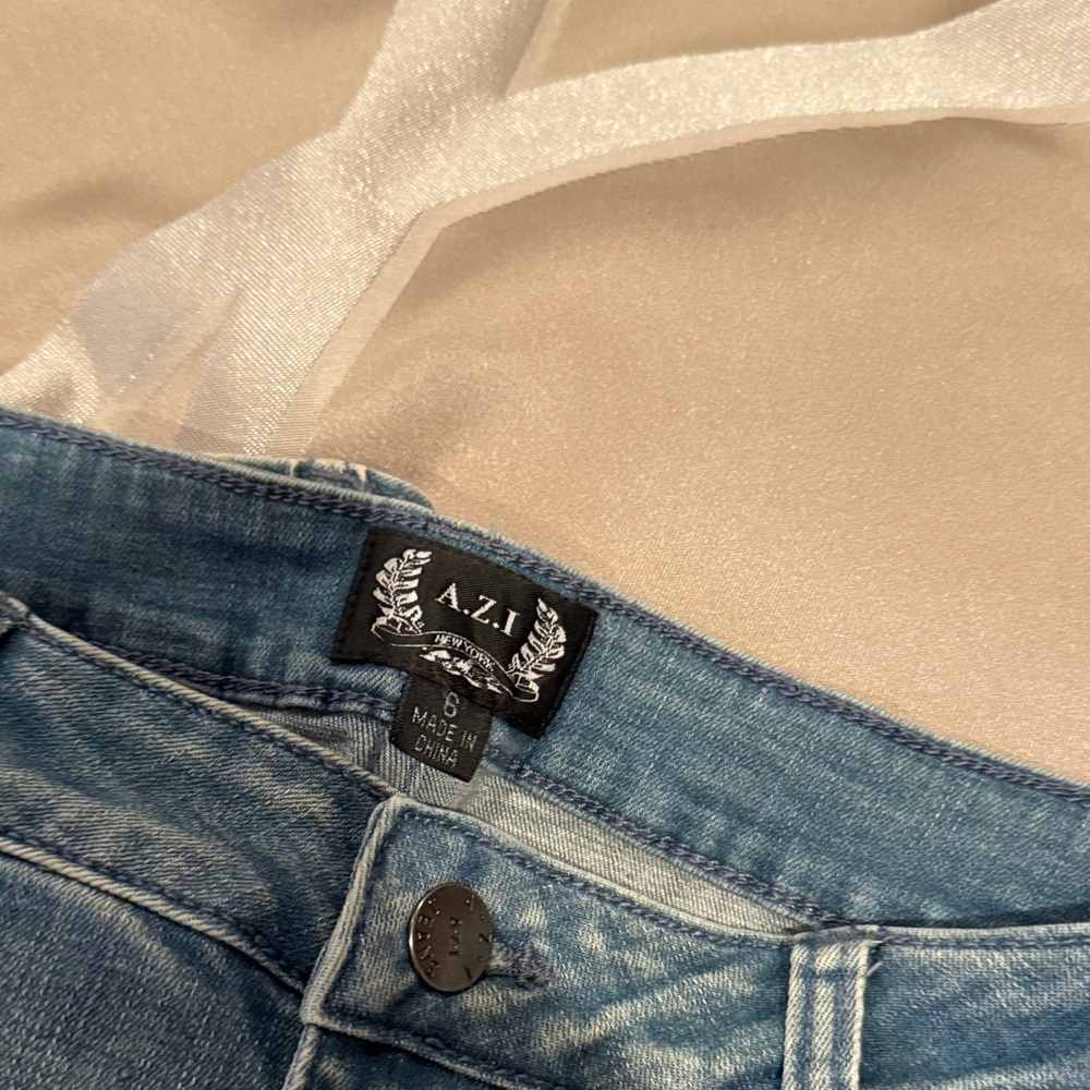 Elegant Embroidered Blue Cropped Jeans - Picture 2 of 4